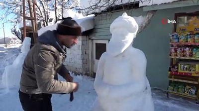 mehteran takimi -  Nasreddin Hoca bu kez kardan figürüyle çocukların yüzünü güldürdü Videosu