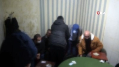  20 metrekarelik konteynerde 14 kişilik kumar oyunu...Korona virüs tedbirlerini ihlal eden 14 kişiye 88 bin 200 lira ceza