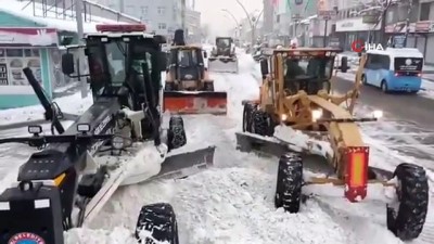 kar temizleme -  Ağrı Belediyesi eksi 30 derecede kar temizleme çalışmalarına devam ediyor Videosu
