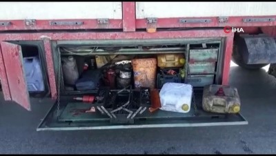 yakit deposu -  Eksi 25 derecede araçlarının yakıt depoları donan sürücüler yolda mahsur kaldı Videosu
