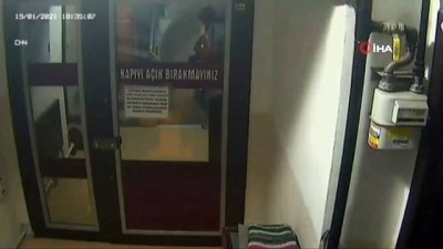 bulduk -  Evden çaldıkları anahtarla arabayı çalmaya çalıştılar, mahalleli fark edince olay yerinden böyle kaçtılar Videosu