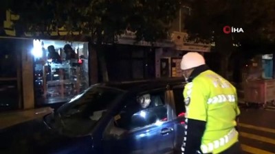 ehliyetsiz surucu -  Geri manevra yaparak kaçmaya çalışan ehliyetsiz sürücü polise yakalandı Videosu