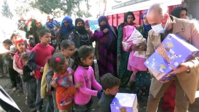  Hatay’daki Suriyeli mültecilere gıda ve giyecek yardımı