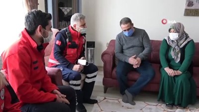  Elazığ depreminin simge isimlerinden Azize teyzeyi, ilk müdahaleyi yapan ekip ziyaret etti