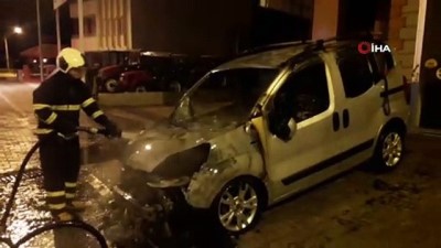 arac yangini -  Galeri önündeki satılık araç alev topuna döndü Videosu