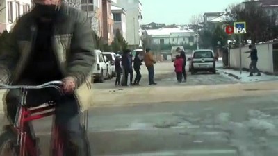 grup genc -  Havalar ısındı gençler sokağa koştu Videosu