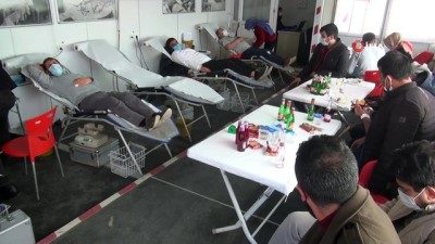kan bagisi -  Silopi'de kısıtlamadan muaf tutulan vatandaşlar kan bağışında bulundu Videosu