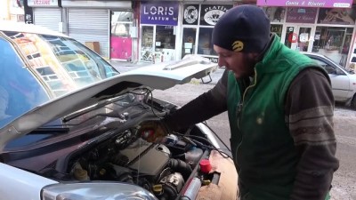 allah -  Soğuktan donan onlarca araç sıcak su yardımıyla çalıştırılıyor Videosu