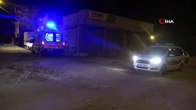 devlet hastanesi -  Boş sokakta trafiğe kapalı alana daldı, 3 ağacı devirdi anca durabildi Videosu