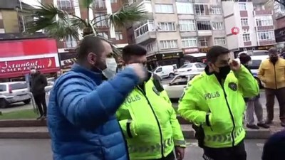 polis karakolu -  - Motosiklet park halindeki araca çarptı Videosu