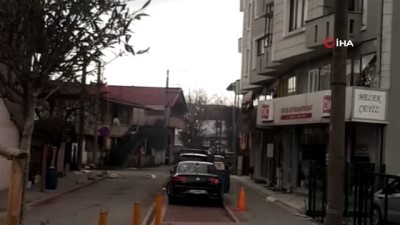 dagitim sirketi -  Sakarya’da şiddetli rüzgar ağacı devirdi, faciadan dönüldü Videosu