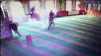 yangin tupu -  5 çocuğun yangın tüpü sıkıp, zarar verdiği caminin cemaati çocukların bulunmasını istiyor Videosu