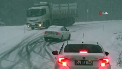  Kazdağları’nda onlarca araç karda mahsur kaldı