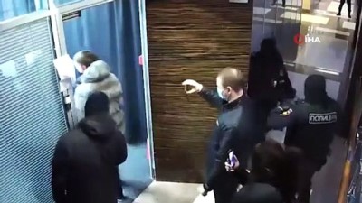 savunma hakki -  - Rus polisi, Navalny'nin evine ve vakfına baskın yaptı Videosu