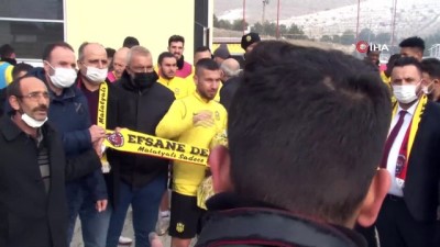 kulup baskani - Yeni Malatyaspor taraftarından takıma destek, yönetime tepki Videosu