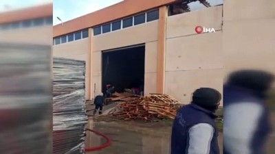 yangina mudahale -  Depoda başlayan yangın fabrikalara sıçradı Videosu