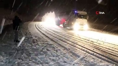  Erzincan'da ulaşıma kar ve tipi engeli
