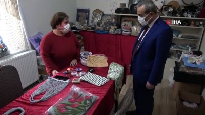 hediyelik esya -  Ev hanımları ile yaptıkları el emeği ürünleri tüketiciye sunuyorlar Videosu