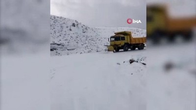  Karla kaplanan köy yolları ulaşıma açıldı