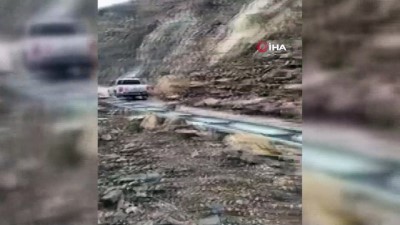 yagisli hava -  Kayseri'deki heyelan yolu ulaşıma kapattı Videosu