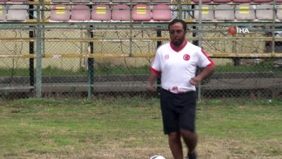 amator kume - Yangında ellerini ve yüzünü kaybetti, futbolda gol makinesi oldu Videosu