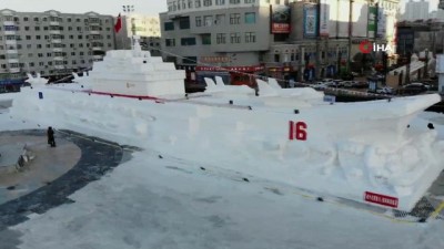 ucak gemisi -  - Çin’de kent meydanına buzdan uçak gemisi yapıldı Videosu