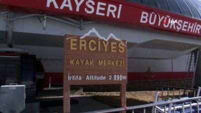  Erciyes'te sıcak havada kayak keyfi