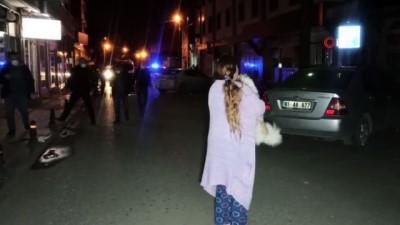 mermi -  Şehir merkezinde tartışma sonrası havaya ateş edildi Videosu