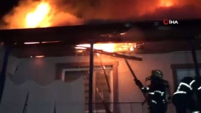  Düzce’de elektrik trafosu patladı, 2 katlı ev alev alev yandı