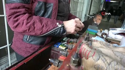 uttu -  41 yıldır çakmak tamirciliği yapıyor Videosu