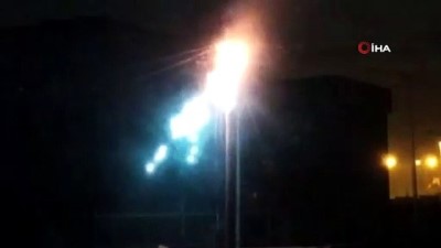 patlama ani -  Şanlıurfa'da elektrik direğindeki patlama anları kamerada Videosu