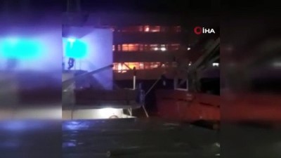  Tuzla'da tersaneler bölgesinde korkutan gemi yangını