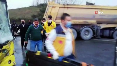 belediye otobusu -  Altınşehir'de belediye otobüsü ile hafriyat kamyonu çarpıştı Videosu