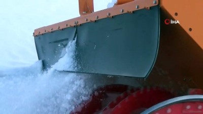  Karayollarında 4 metrelik karla mücadele çalışması