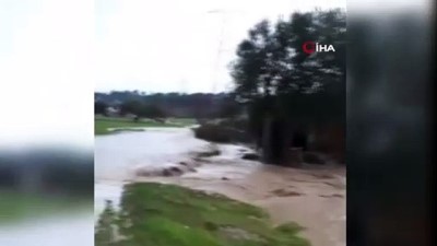  Soma'da şiddetli yağış nedeniyle evleri su bastı