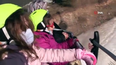 kis turizmi -  Çocukların kayak mutluluğu Videosu