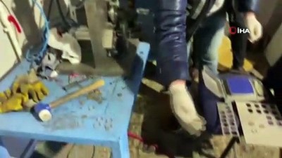 polis kamerasi -  Kaçak darphanede ele geçirilen madeni sahte Euro’lar emniyette sergilendi Videosu