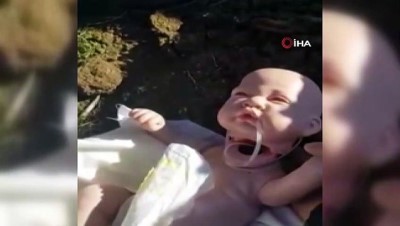 ikiz bebekler -  - Rusya'da kefenin içinden cenaze yerine oyuncak bebekler çıktı Videosu