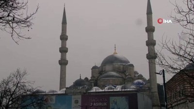 hafta sonu -  Eminönü Meydanı'nda kartpostallık kar görüntüleri Videosu