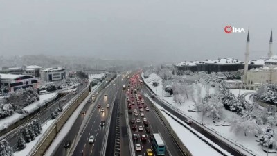 15 Temmuz Şehitler Köprüsü'nde kar ve kısıtlama sonrasındaki trafik görüntülendi
