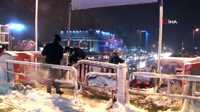  56 saatlik kısıtlama sonrası İstanbullular haftaya karla başladı