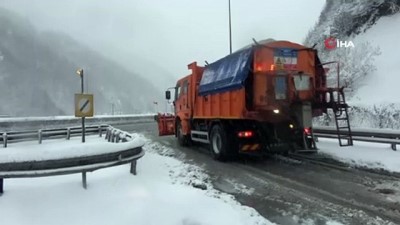  Bolu Dağı’nda kar yağışı etkisini artırdı
