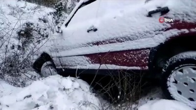 kar lastigi -  Buzlanan yolda rampayı hızlı çıkmak isterken şarampole uçtu Videosu