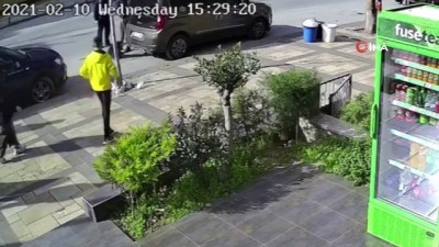 dikkatsiz surucu -  Dikkatsiz sürücü mahallelinin canını yaktı Videosu