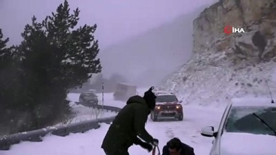  Domaniç'te kar yağışı ulaşımı etkiliyor