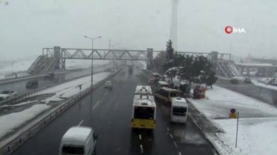  İstanbul'da kar yağışı etkili oluyor