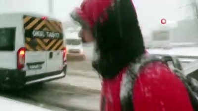 metrobus yolu -  - İstanbulluların kar çilesi kamerada Videosu