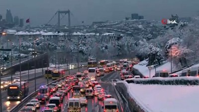  Kar yağışı ve 56 saatlik kısıtlama sonrası 15 Temmuz Şehitler Köprüsü'nde trafik yoğunluğu