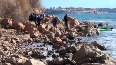 kayali -  Kayalık bölgedeki ceset, kano yardımıyla kıyıya çıkartıldı Videosu