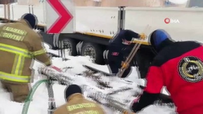 kaymakamlik -  Balıkesir Susurluk yolu tek şerit trafiğe açıldı Videosu